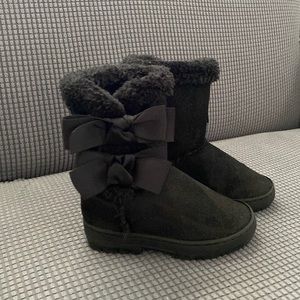 Black Fuzzy Boots Sz 9/10